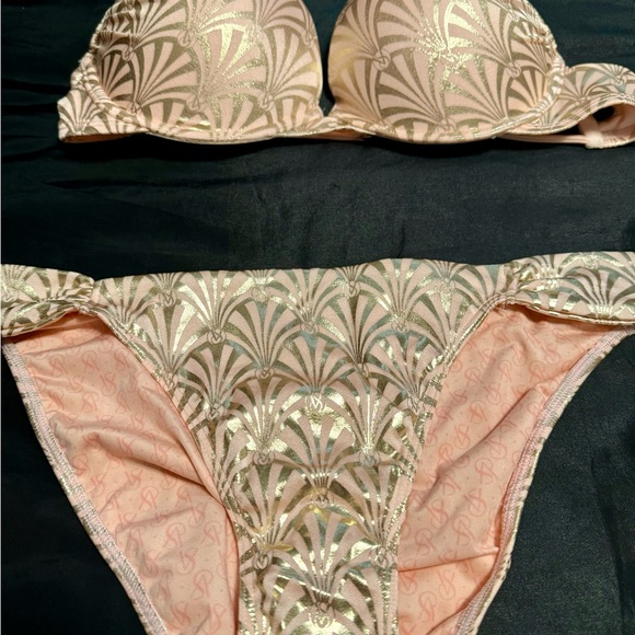 Victoria Secret bombshell bikini - Picture 2 of 5